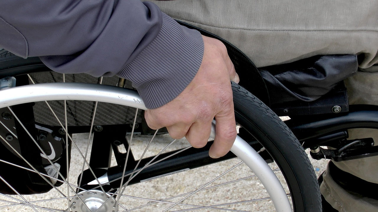 Piden alternativas a la baliza V16 para conductores con movilidad reducida
