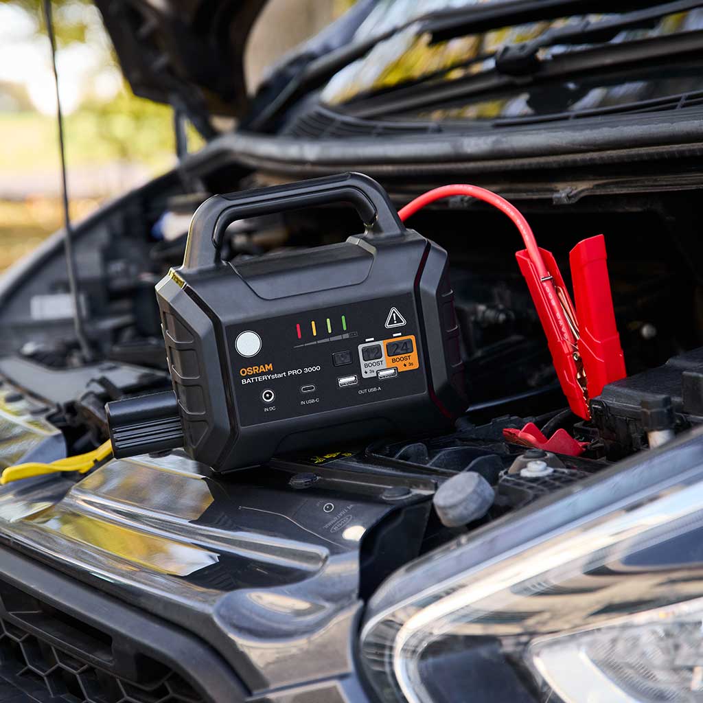 Mini arrancador de batería multi-función portátil para 12V y 24V OSRAM BATTERYstart PRO 3000