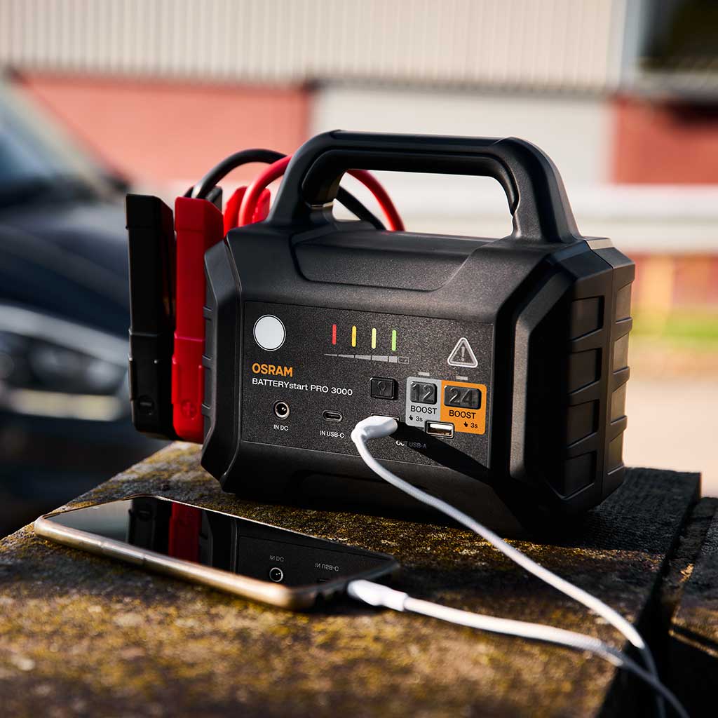 Mini arrancador de batería multi-función portátil para 12V y 24V OSRAM BATTERYstart PRO 3000