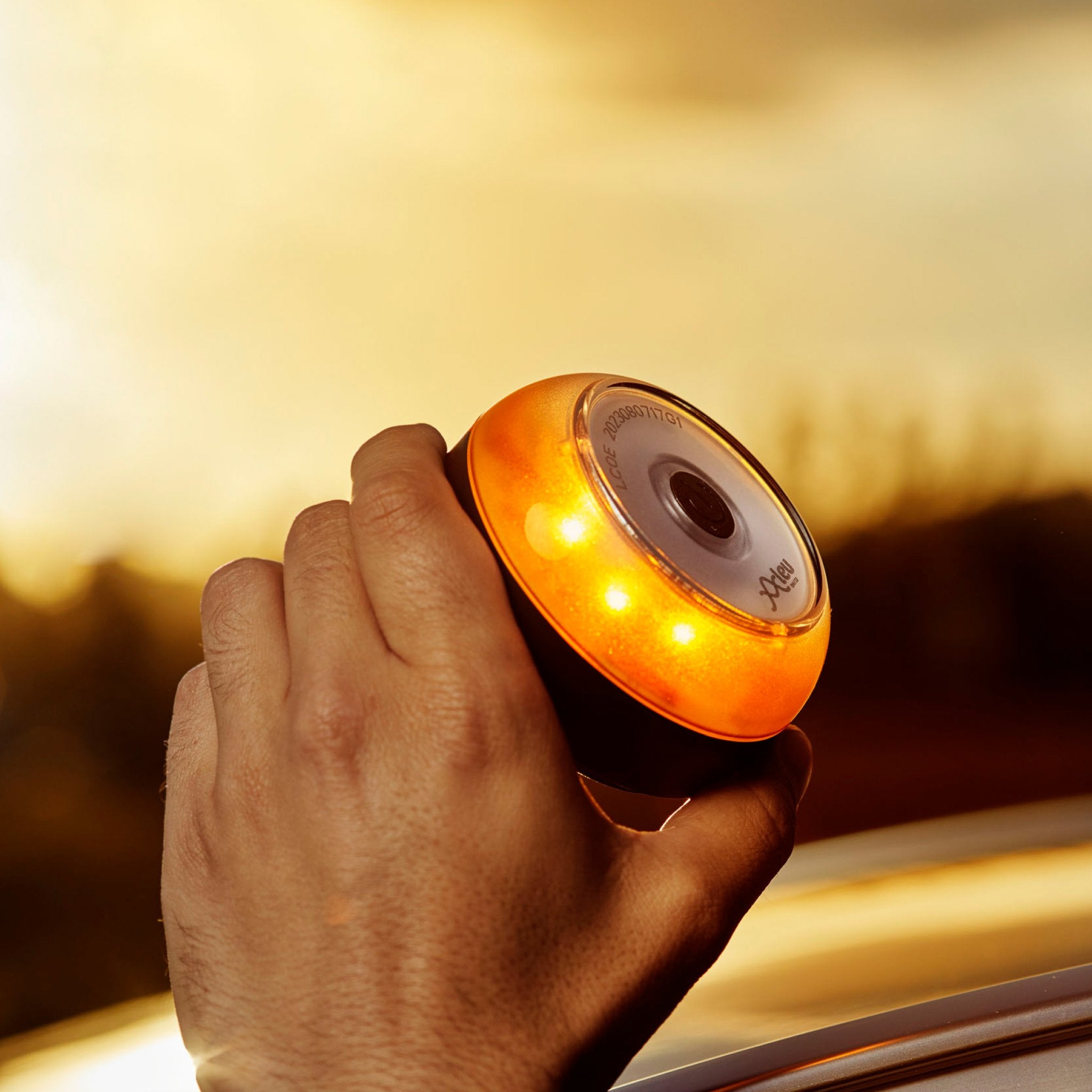 Baliza ALEU V16 Conectada, Certificada DGT y Solidaria con STOP Accidentes